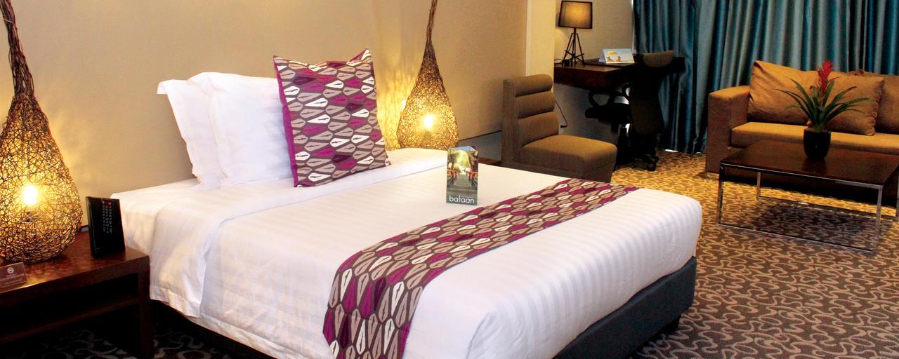 The Oriental Hotel Bataan Mariveles Bagian luar foto